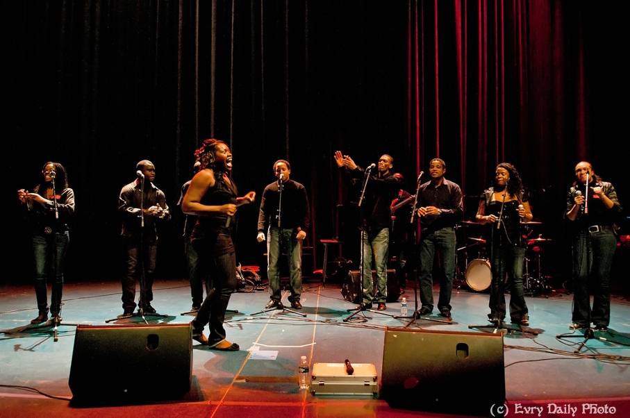 Evry Daily Photo - Telethon Evry 2010 - Concert Evry University Gospel - large - 5243992262.jpg